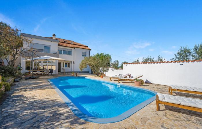 Apartment with pool 8 guests near beach Tisno Jezera Island Murter