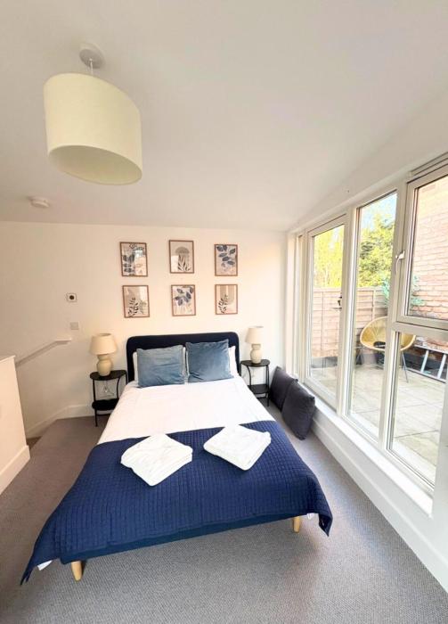 Aisiki Stays Apartments at Edgewood Mews, 2-Bedroom and 2-Bathroom, PetFriendly Townhouse near Finchley Central