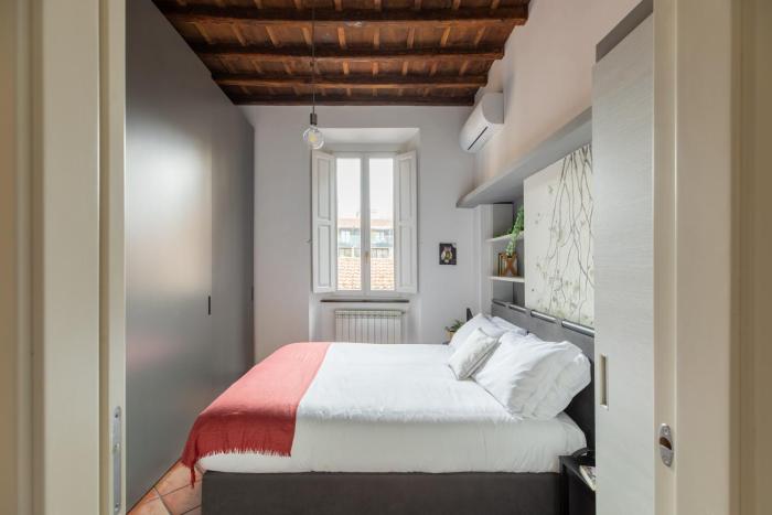 iFlat Trevi Charm, Elegant & Comfy Roman Escape