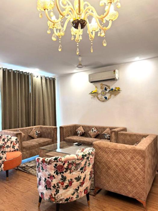 Divine India Service Apartment 2Bhk 1A Near Max Hospital Saket