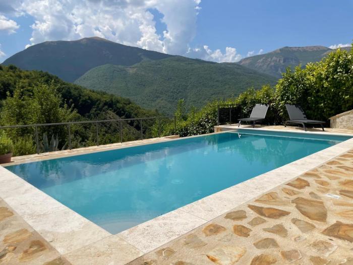 Scheggino - Casale con piscina e splendida vista