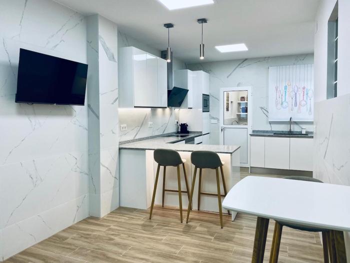 Acogedora casa familiar de 4 habitaciones y gran terraza a metros de la playa