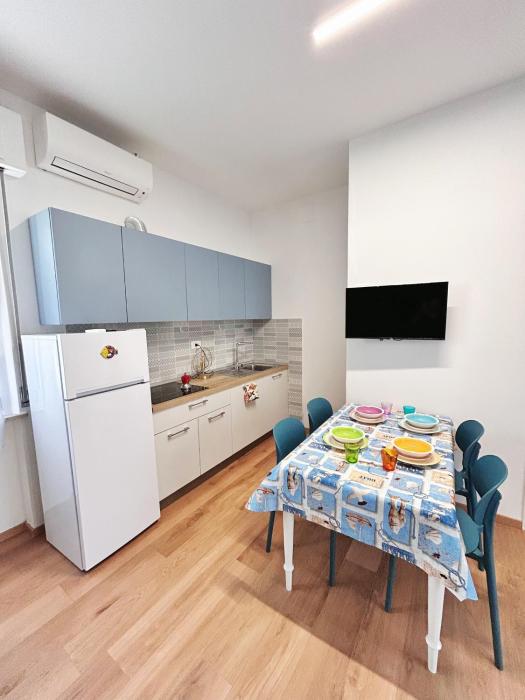 Conero-Alba al Mare-3 min a piedi dal mare, Adiacenti e Corti