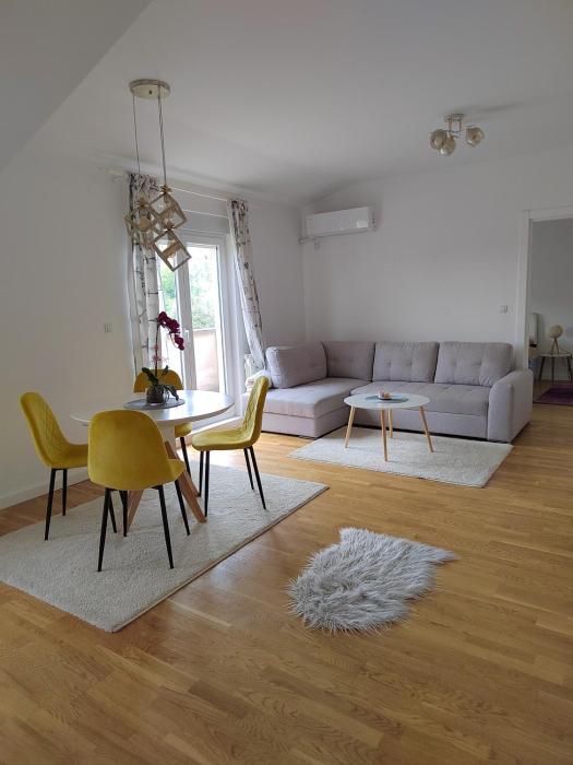 Lux Apartman Banjica