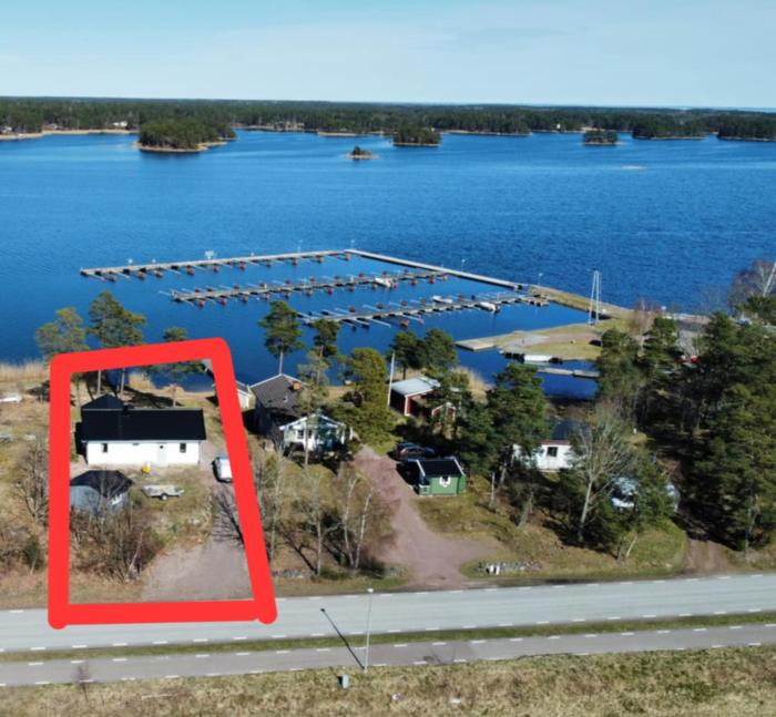 Modernt fritidshus med havsutsikt Mönsteråsviken