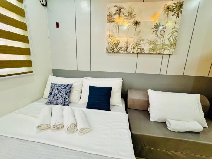 Full House Santa Ana