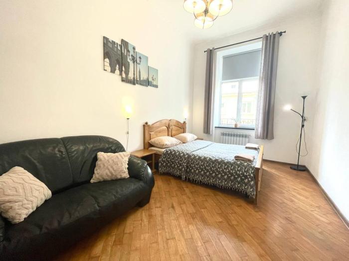 Руська 18, зі світлом ,краща локація в серці старого Львова