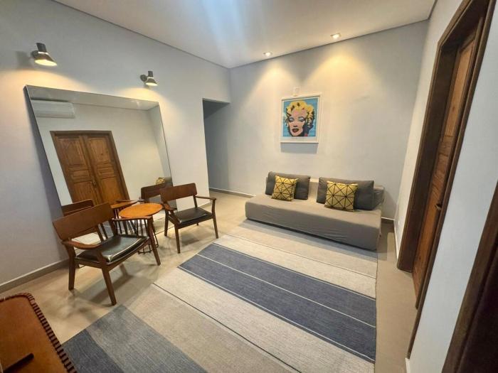 Rustic House with Large Garage - Close to the Beach