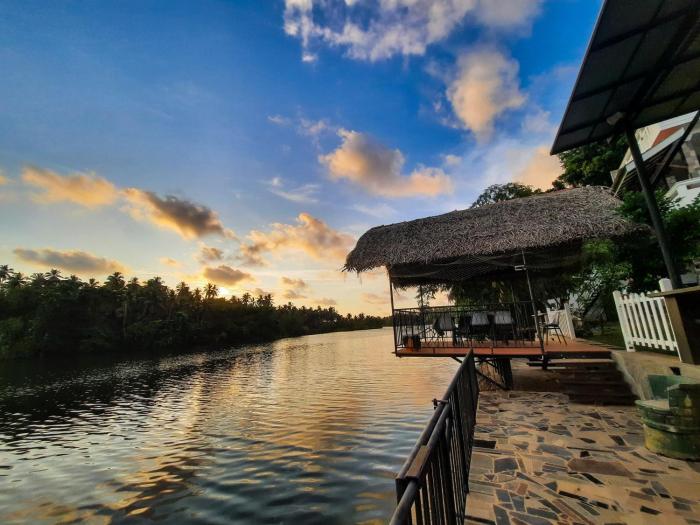 Rivershore Villas