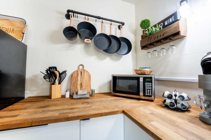 Spring Dream 2BR Apt with Parking in the Heart of DT