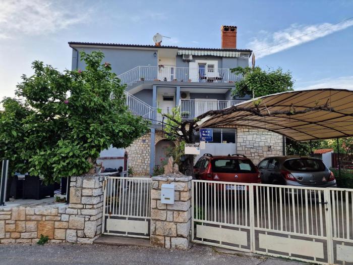 Apartments with parking space Rovinj - 19088