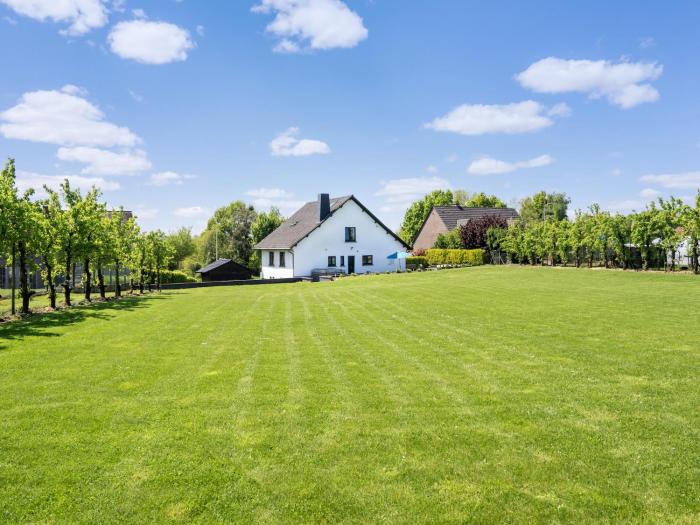 Villa Borgloon with Blossom Views and Jacuzzi