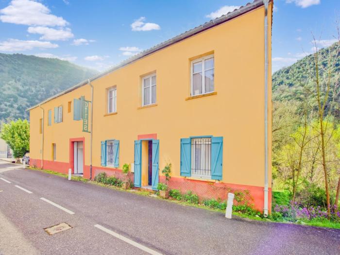 Vintage Retreat by the Vis