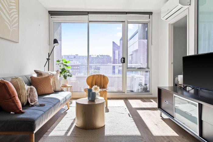 Stylish 2BR Apt Steps from Vic Market with Parking