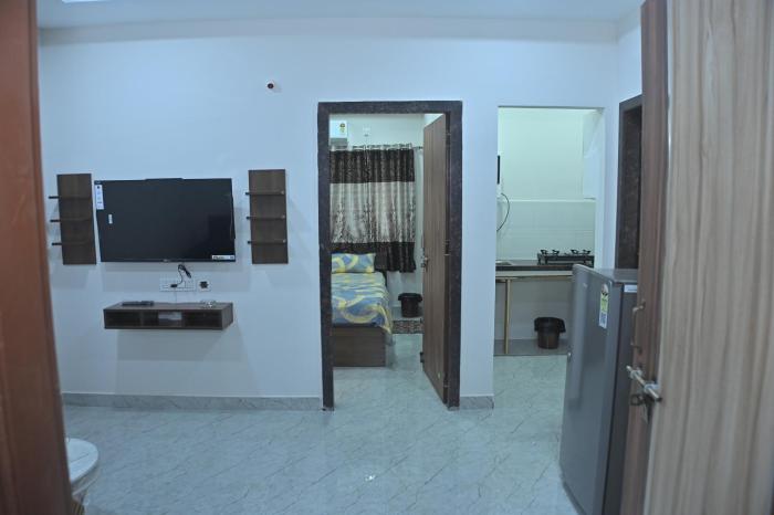1 BHK Penthouse Fully Furnished with Lift Access 2S
