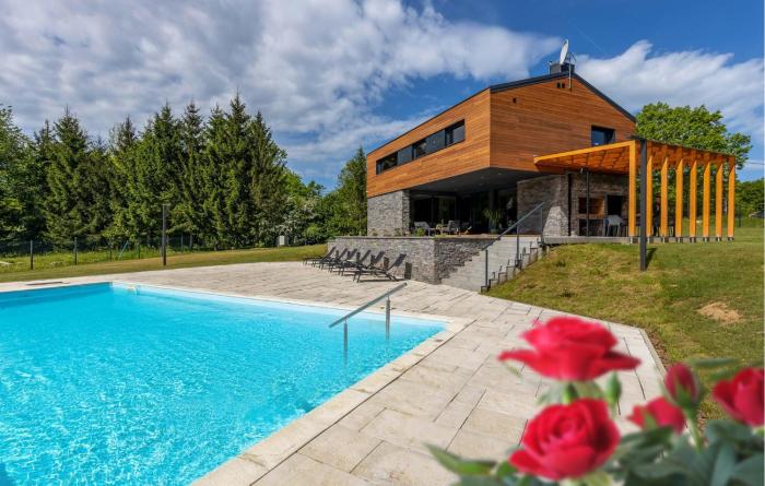 Stunning Home In Slunj