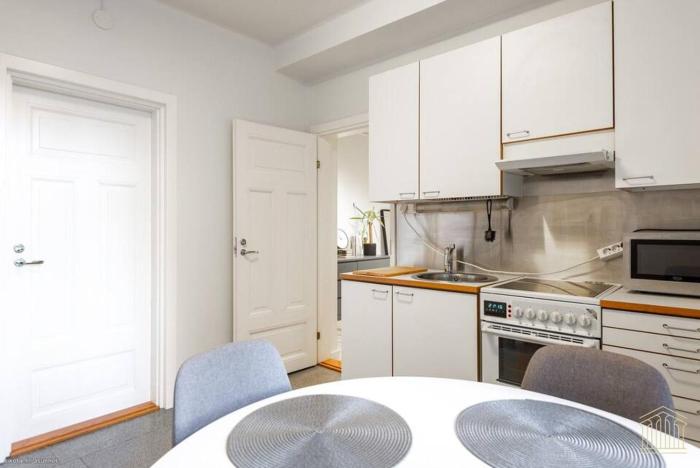 Super Central Work & Game Hub