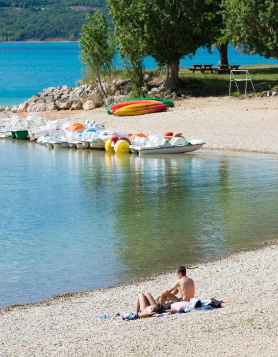 MOBIL HOME DANS CAMPING 3 etoiles GORGES DU VERDON CALME 4 PERS PLANCHA