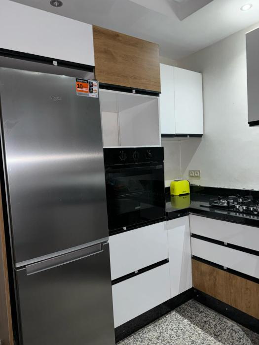 شقة جميلة ومجهزة افران