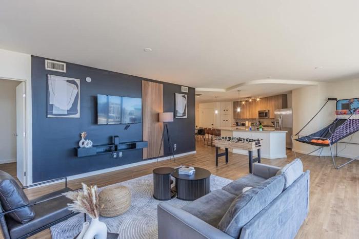 Sky Terrace DT HighRise, Gym, Pool, Parking, W-D,Golf