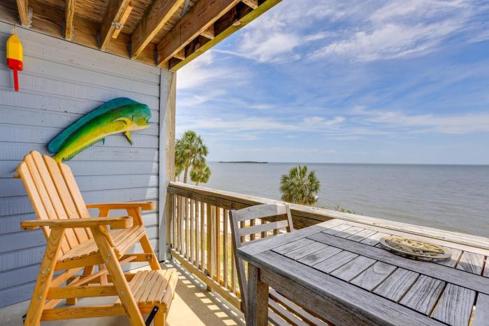 Beach and Pool Access at Condo on Cedar Key!
