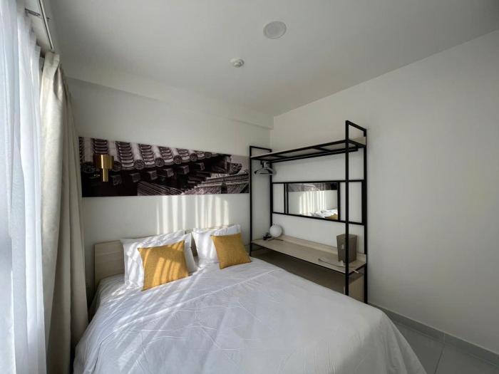 2 Queen br near Pullman D1 , drying machine