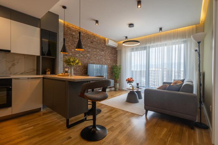Luxury City-View Apartment & Free Parking