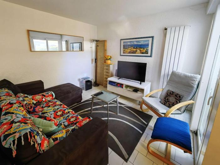 Villa mitoyenne climatisée T3 avec piscine et parking pour 6 - FR-1-607-217