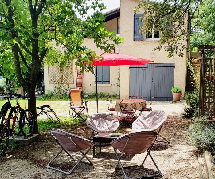 Les Marronniers Charmant petit appartement a La Tour dAigues Vaucluse