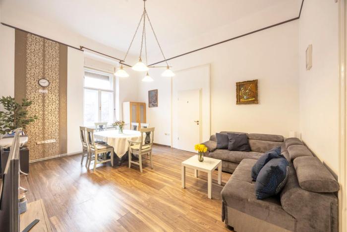 Spacious n Cozy 5BEDROOM Apartment on Teréz Boulevard
