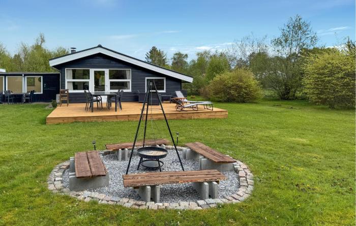 4 Bedroom Cozy Home In Hals