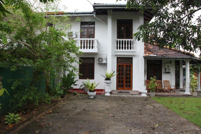Charles Villa Rawathawatta