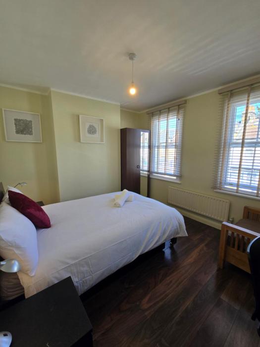 Cosy 2BR House in Stratford & Westfield Area