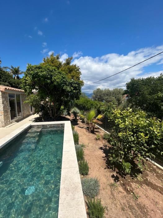 Charming house with pool, sea view 4 bedrooms 2 bathrooms