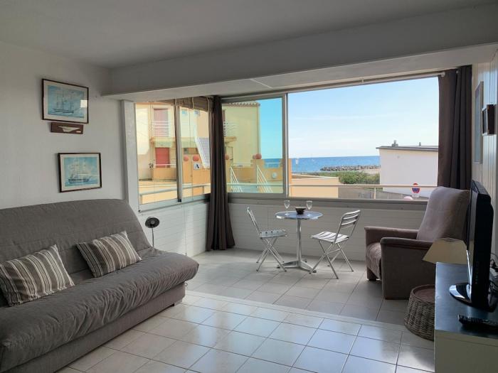 Spacieux studio vue mer sur le port