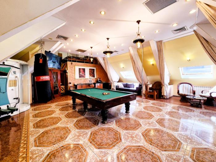 Central Skylight Suites - The Breakroom