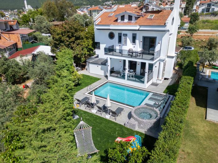 Luxury villa in the center of Hisaronu