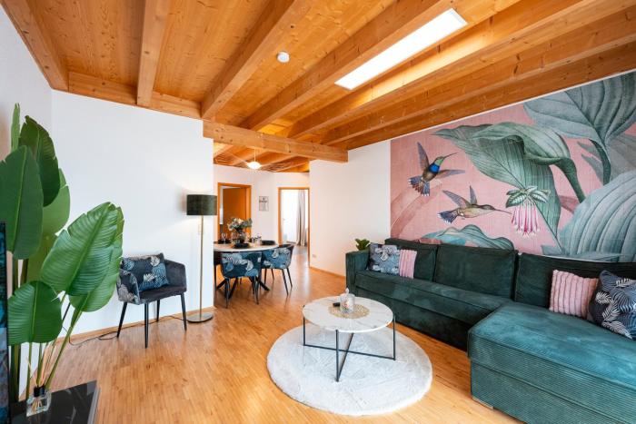 NAMASTÉ Homes - Ferienwohnung mit Balkon & Carport