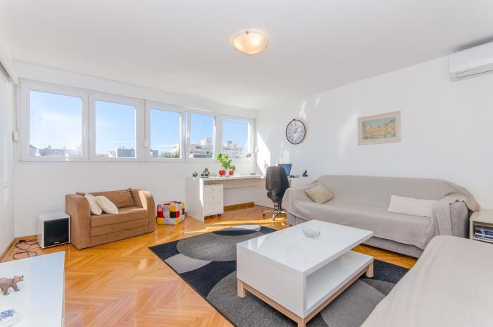 Spacious apartment Neven near center, with two ac units