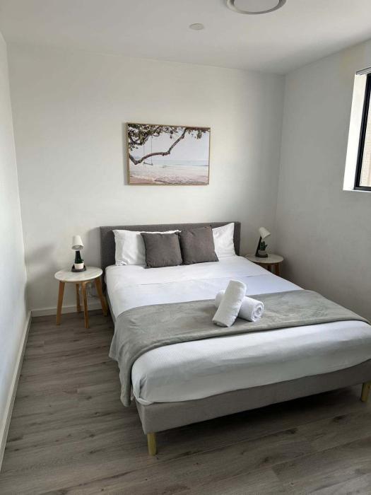 Double Room in Guildford West - Near Parks & Eateries - Explore with Ease - Shared Bathroom