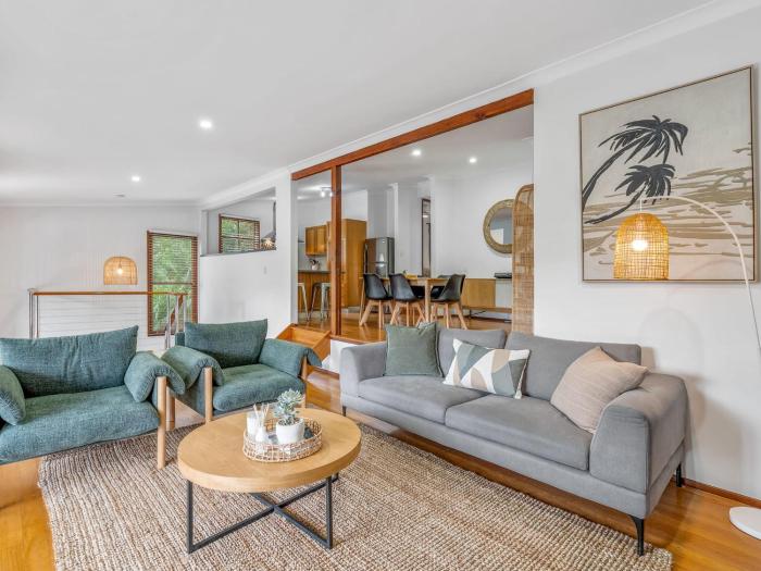 The Canopy House - by Coast Hosting