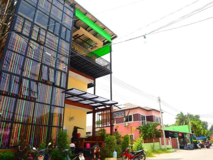 Baan Taklom Chomtalay