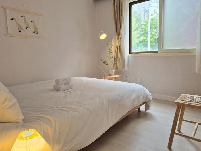 Peaceful moment in the heart of Seoul near DDP 명동