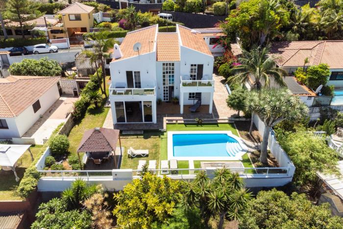 Fantastic home with amazing sea views