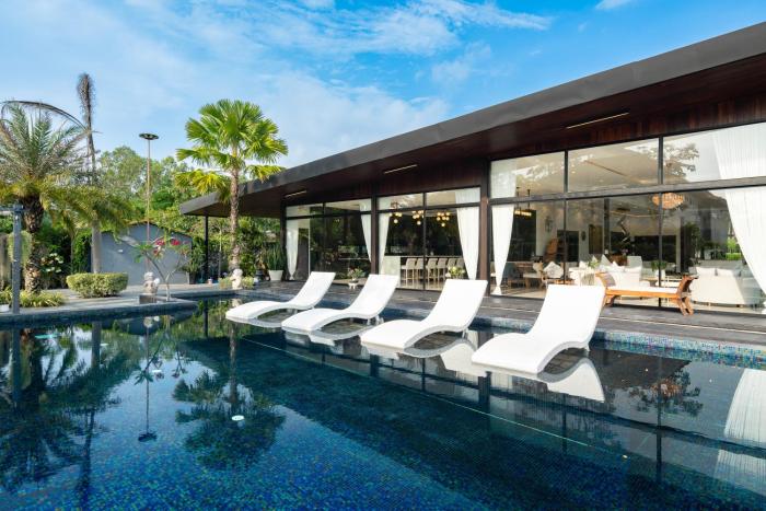 Huge Pool Villa with Private Lake