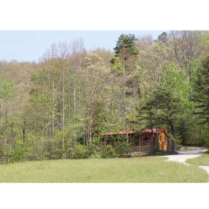 Beautiful Rural Retreat with Fireplace and Private Hot Tub on 20 Acres, near Historic Hendersonville and Asheville, NC