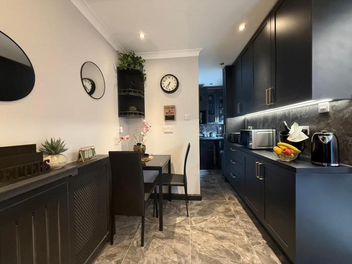 Studio C - Newly renovated private 1 bed studio near Trent Bridge Cricket Ground and National Water Sports Centre