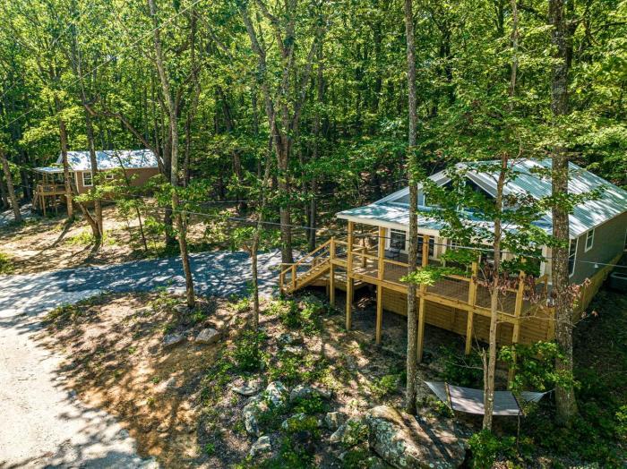 Idilic Cozy Rustic Cabin in Fort Payne, Alabama