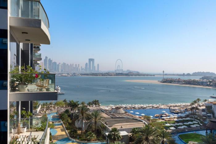 Modern 1BD, beautiful SeaView, Pool & Beach access