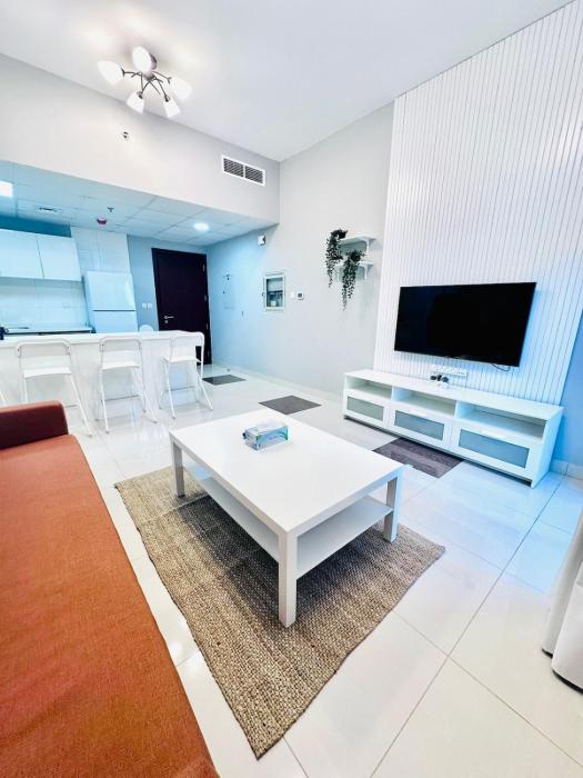 Vibrant Marina Retreat!